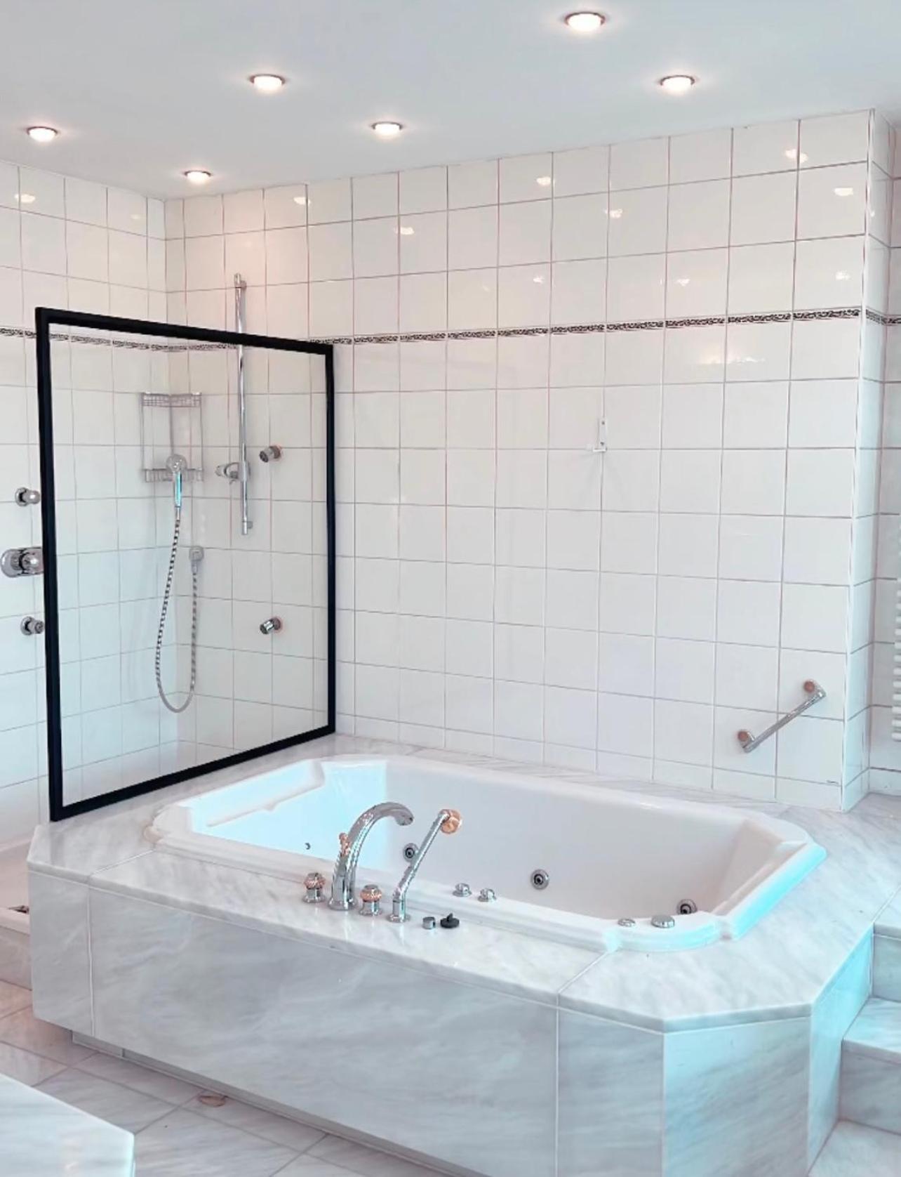 Le Faubourg Suites Антверпен Екстериор снимка