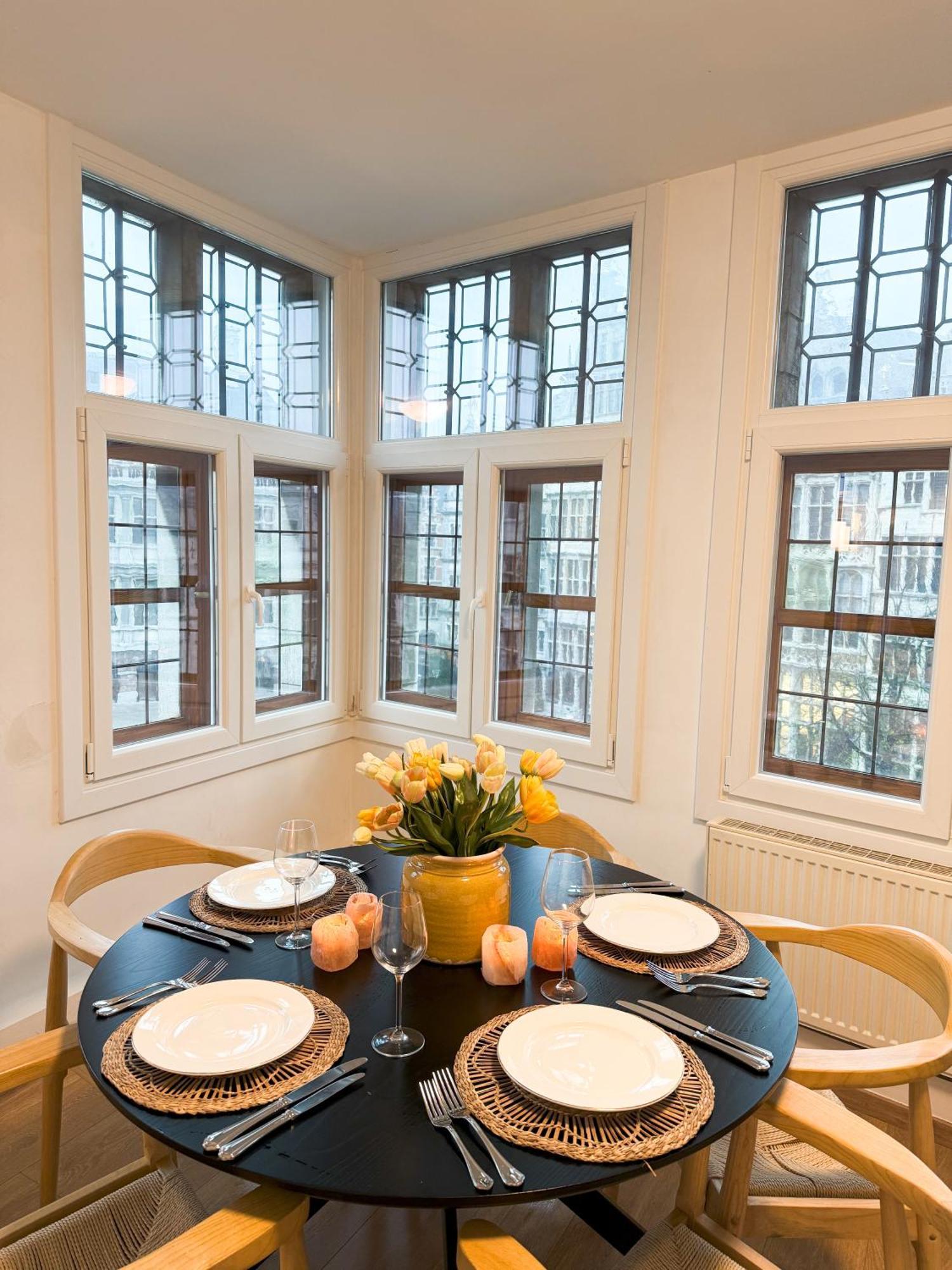 Le Faubourg Suites Антверпен Екстериор снимка