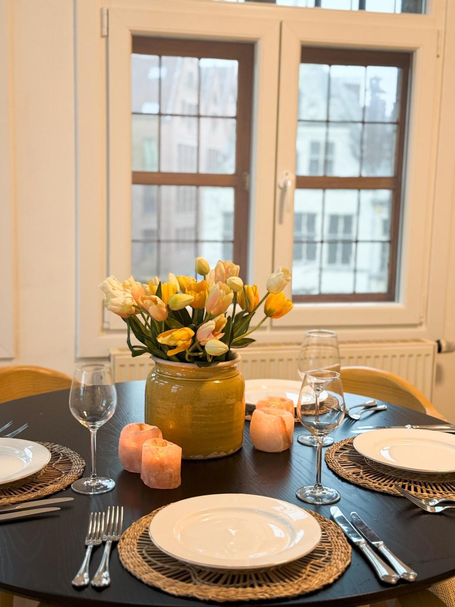 Le Faubourg Suites Антверпен Екстериор снимка
