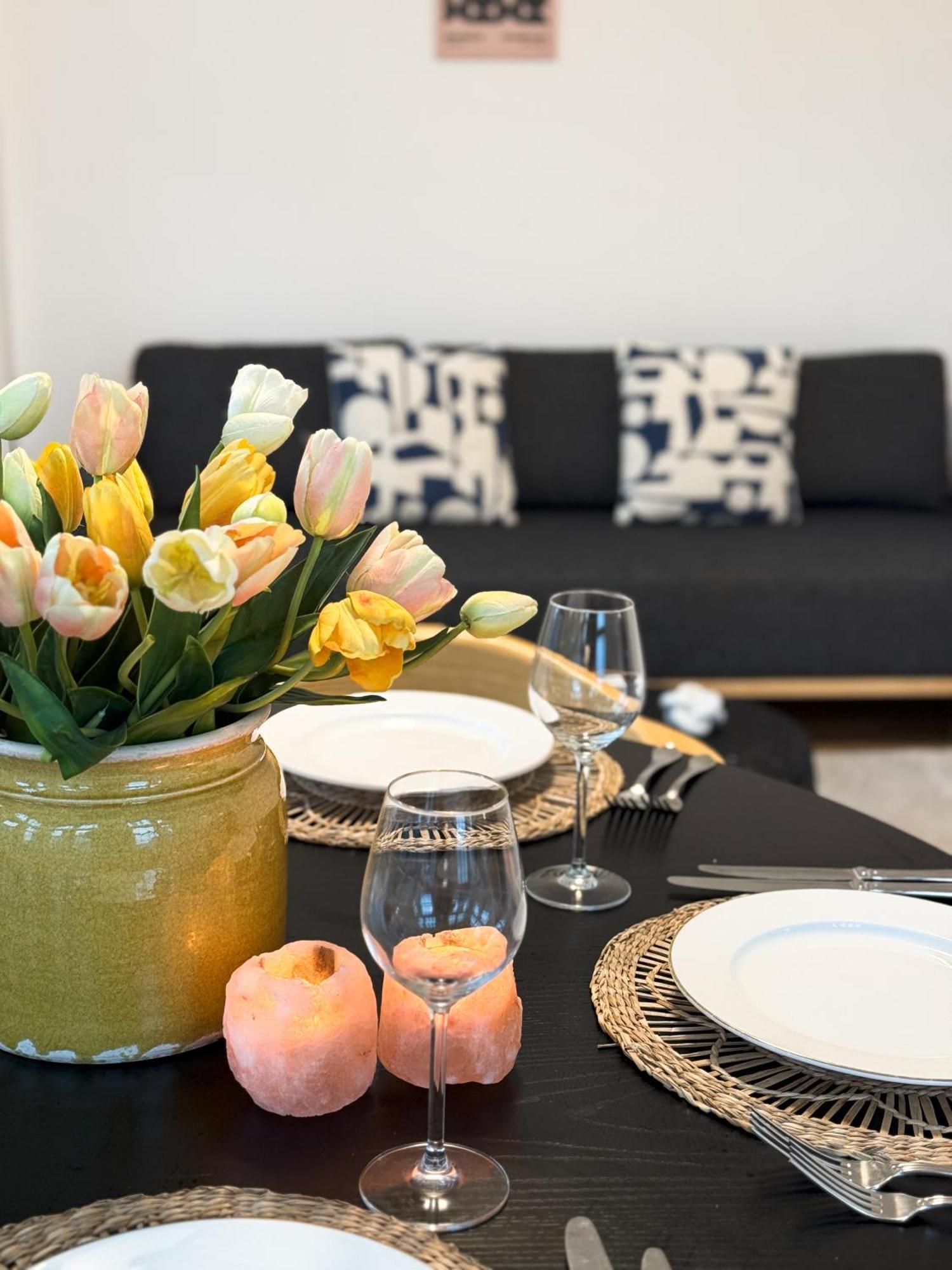 Le Faubourg Suites Антверпен Екстериор снимка